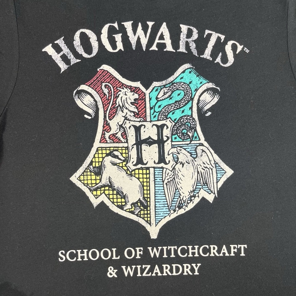Harry Potter Hogwarts School of Witchcraft &Wizardry Tshrt Womens L Coat of Arms - Picture 2 of 5